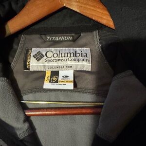 Columbia Men's Gray Performance Jacket